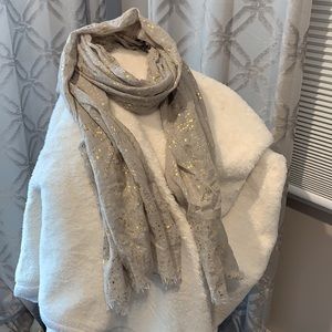 EUC:  Tilo Brand Gray/Gold Scarf